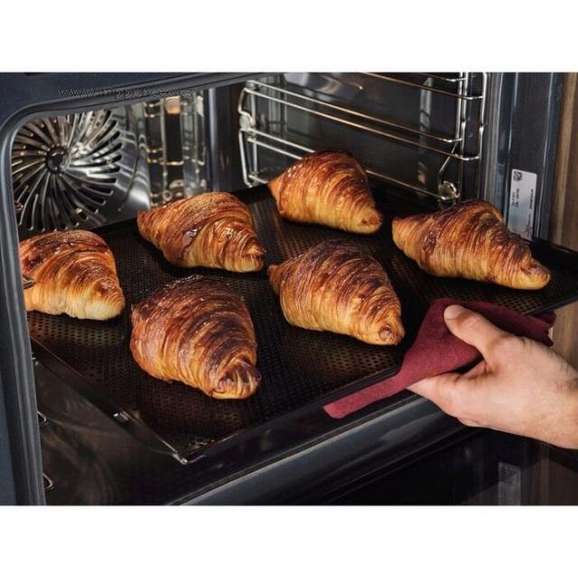 Pečicí plech na pečivo AEG Easy2Clean Pečicí plech na pečivo AEG Easy2Clean