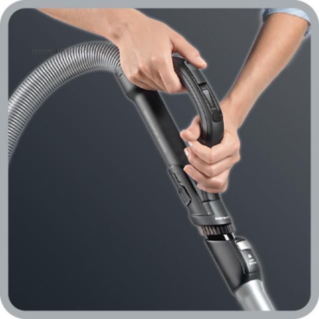 Ergonomick rukoje Ergo Comfort Silence je vybavena integrovanou mini hubic.